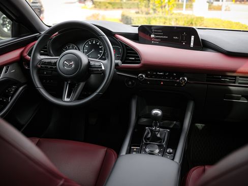 Certified 2025 MAZDA MAZDA3 2.5 S Hatchback w/ Premium Pkg image 28