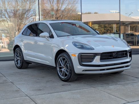 New 2026 Porsche Macan image 7