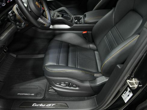 Used 2024 Porsche Cayenne Turbo GT AWD/4WD image 95