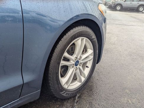 Used 2018 Ford Fusion SE w/ Fusion SE Technology Package image 28