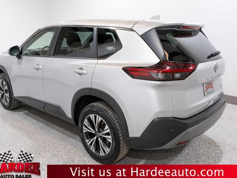 Used 2023 Nissan Rogue SV image 3