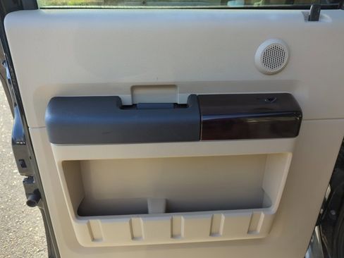 Used 2010 Ford F350 Lariat image 26