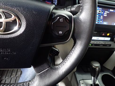 Used 2012 Toyota Camry XLE FWD image 30