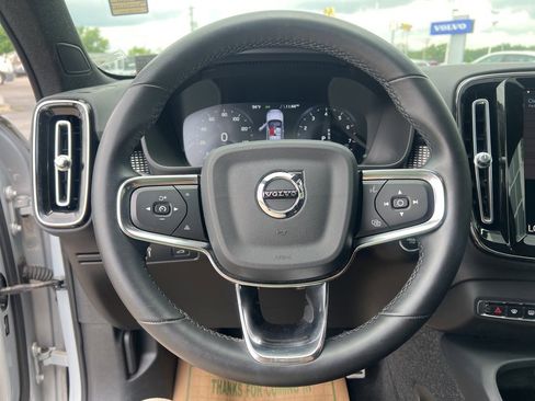 Certified 2022 Volvo XC40 T5 R-Design image 16