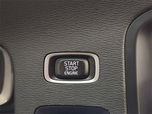 Used 2018 Volvo V60 T5 Dynamic w/ Vision Package image 21