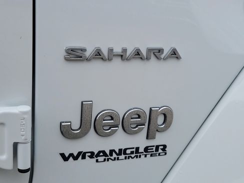 Used 2022 Jeep Wrangler Unlimited Sahara image 6
