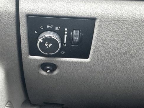 Used 2013 Jeep Grand Cherokee Laredo w/ Laredo E Group image 23