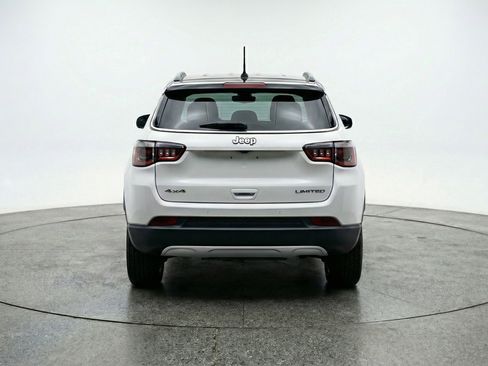 Used 2025 Jeep Compass Latitude image 7