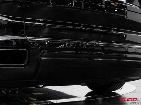 Used 2022 Rolls-Royce Cullinan Black Badge AWD/4WD image 21
