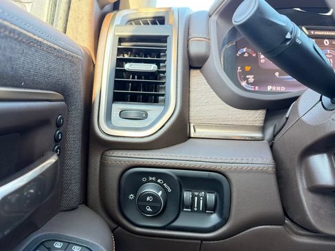 Used 2026 RAM 2500 Limited AWD/4WD image 13