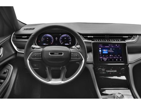 Used 2025 Jeep Grand Cherokee Altitude AWD/4WD image 4