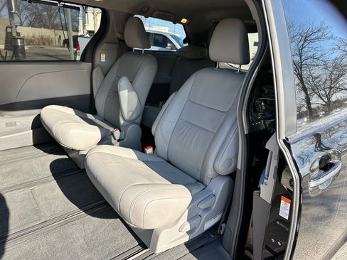 Used 2015 Toyota Sienna XLE Premium image 12