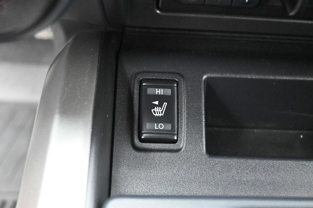 Used 2024 Nissan Titan SV w/ SV Convenience Package AWD/4WD image 29