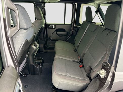 Used 2024 Jeep Wrangler Unlimited Rubicon AWD/4WD image 19