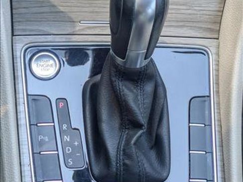 Used 2017 Volkswagen Passat 1.8T SE FWD image 13