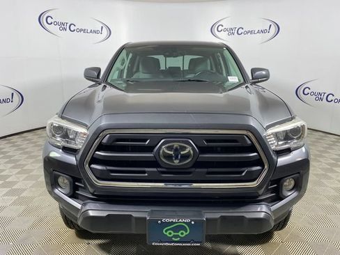 Used 2018 Toyota Tacoma SR5 AWD/4WD image 9