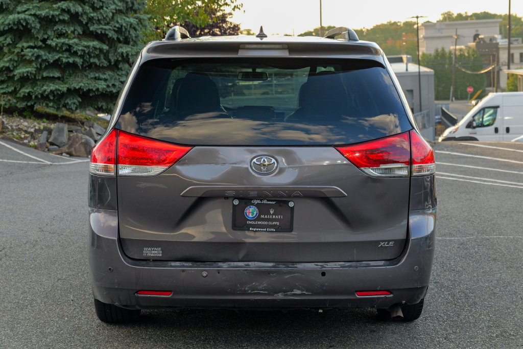 Used 2011 Toyota Sienna XLE w/ Premium Pkg FWD image 6