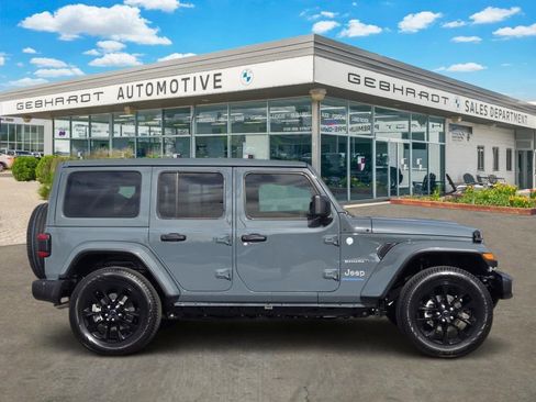 Used 2024 Jeep Wrangler Unlimited Sahara w/ Technology Group image 4