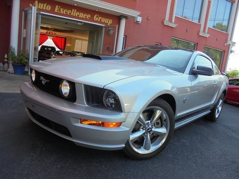 Used 2009 Ford Mustang GT RWD image 43