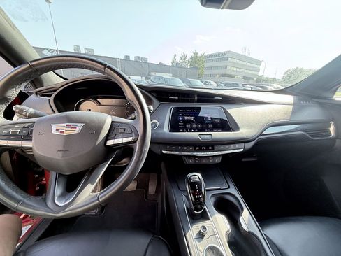 Used 2023 Cadillac XT4 Luxury w/ Cold Weather Package AWD/4WD image 17
