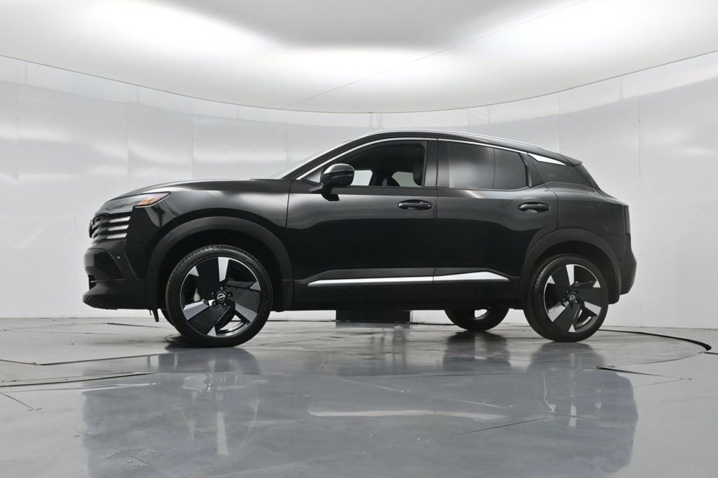 Used 2026 Nissan Kicks SR FWD image 23