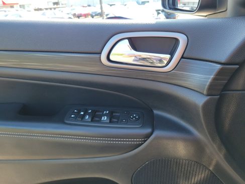 Used 2021 Jeep Grand Cherokee Freedom Edition AWD/4WD image 17