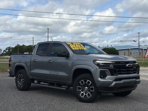 Used 2024 Chevrolet Colorado Z71 w/ Z71 Convenience Package 2 AWD/4WD image 2