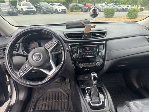 Used 2019 Nissan Rogue SL FWD image 4