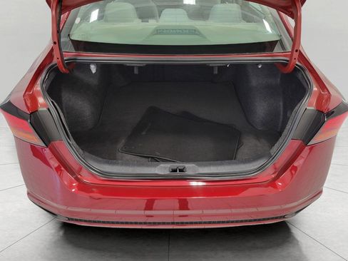 Used 2025 Nissan Altima 2.5 SV image 15