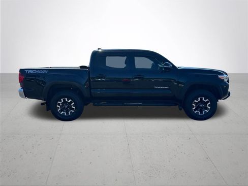 Used 2018 Toyota Tacoma TRD Off-Road AWD/4WD image 6
