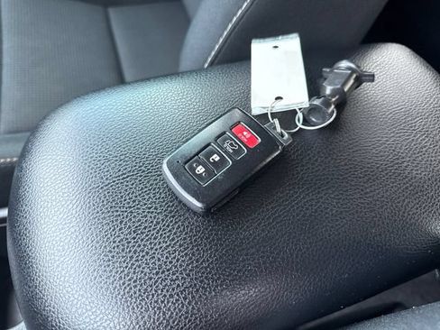 Used 2016 Toyota RAV4 XLE w/ Convenience Package FWD image 30