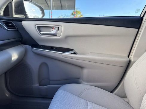 Used 2016 Toyota Camry LE image 29