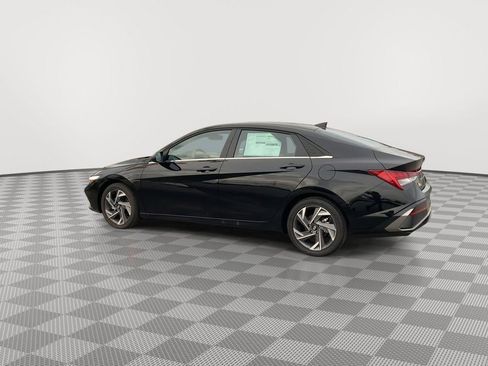 New 2025 Hyundai Elantra Limited image 58