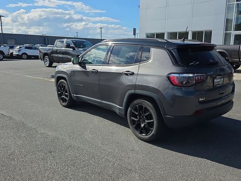 Used 2022 Jeep Compass Latitude FWD image 8