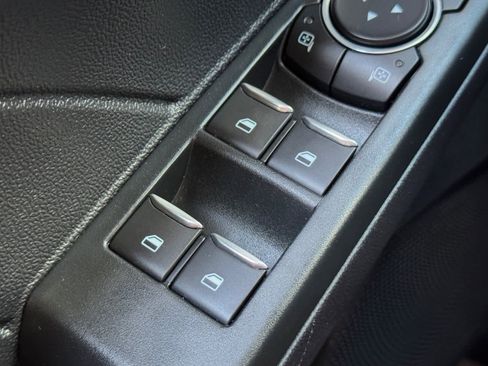 Used 2022 Ford Escape SE image 21