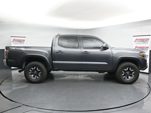 Used 2022 Toyota Tacoma TRD Off-Road AWD/4WD image 9