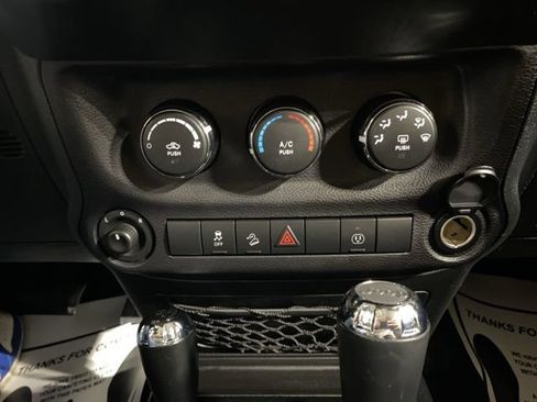 Used 2017 Jeep Wrangler Unlimited Rubicon w/ Connectivity Group AWD/4WD image 20
