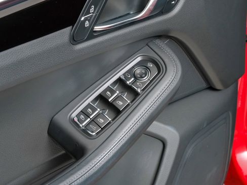 Used 2023 Porsche Macan Turbo AWD/4WD image 49