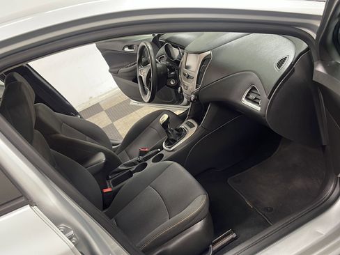 Used 2017 Chevrolet Cruze LS FWD image 16