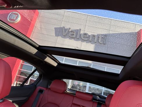 Certified 2024 Alfa Romeo Stelvio Veloce image 25