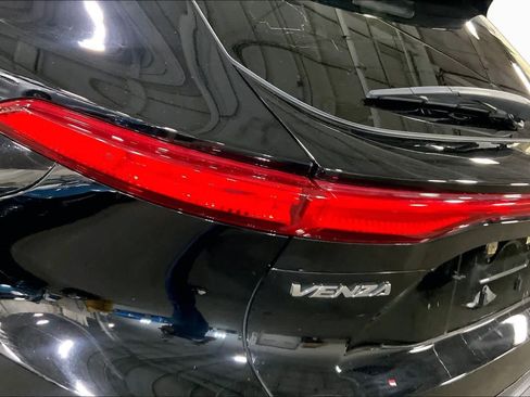 Used 2021 Toyota Venza LE w/ Carpet Mat Package (TMS) AWD/4WD image 29
