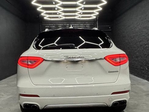 Used 2017 Maserati Levante w/ Luxury Package AWD/4WD image 9