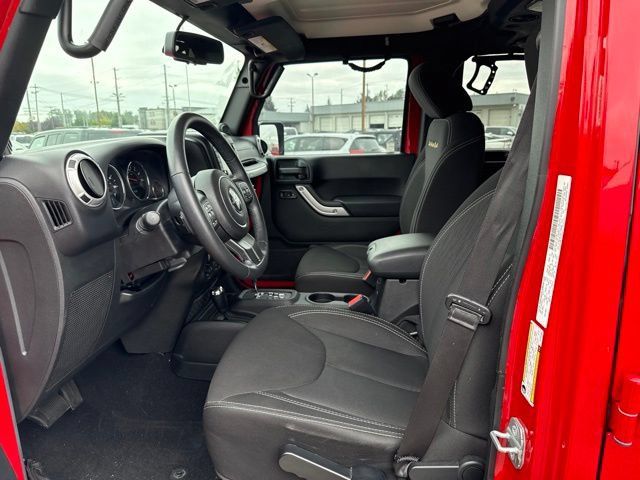 Used 2014 Jeep Wrangler Unlimited Sahara w/ Connectivity Group AWD/4WD image 12