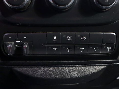 Used 2015 RAM 3500 Tradesman w/ Chrome Appearance Group AWD/4WD image 31