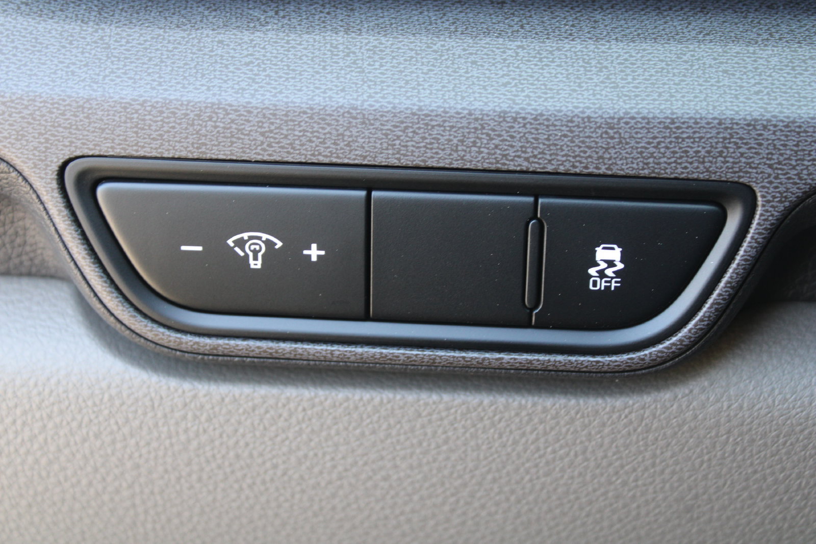 New 2026 Kia Carnival EX FWD image 32