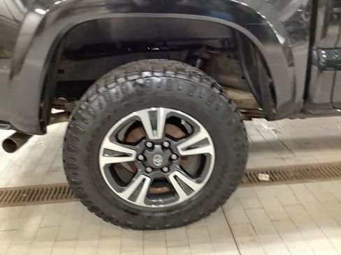 Used 2016 Toyota Tacoma TRD Sport w/ Towing Package image 8