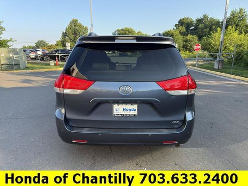 Used 2014 Toyota Sienna XLE FWD image 6