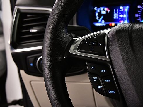 Used 2022 Ford Edge Titanium image 18