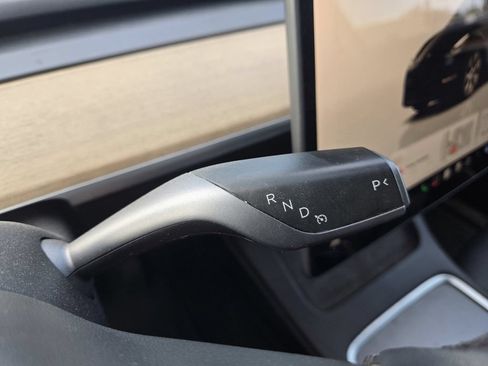 Used 2024 Tesla Model Y Long Range AWD/4WD image 17
