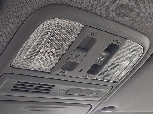 Used 2015 Honda Pilot Touring image 27